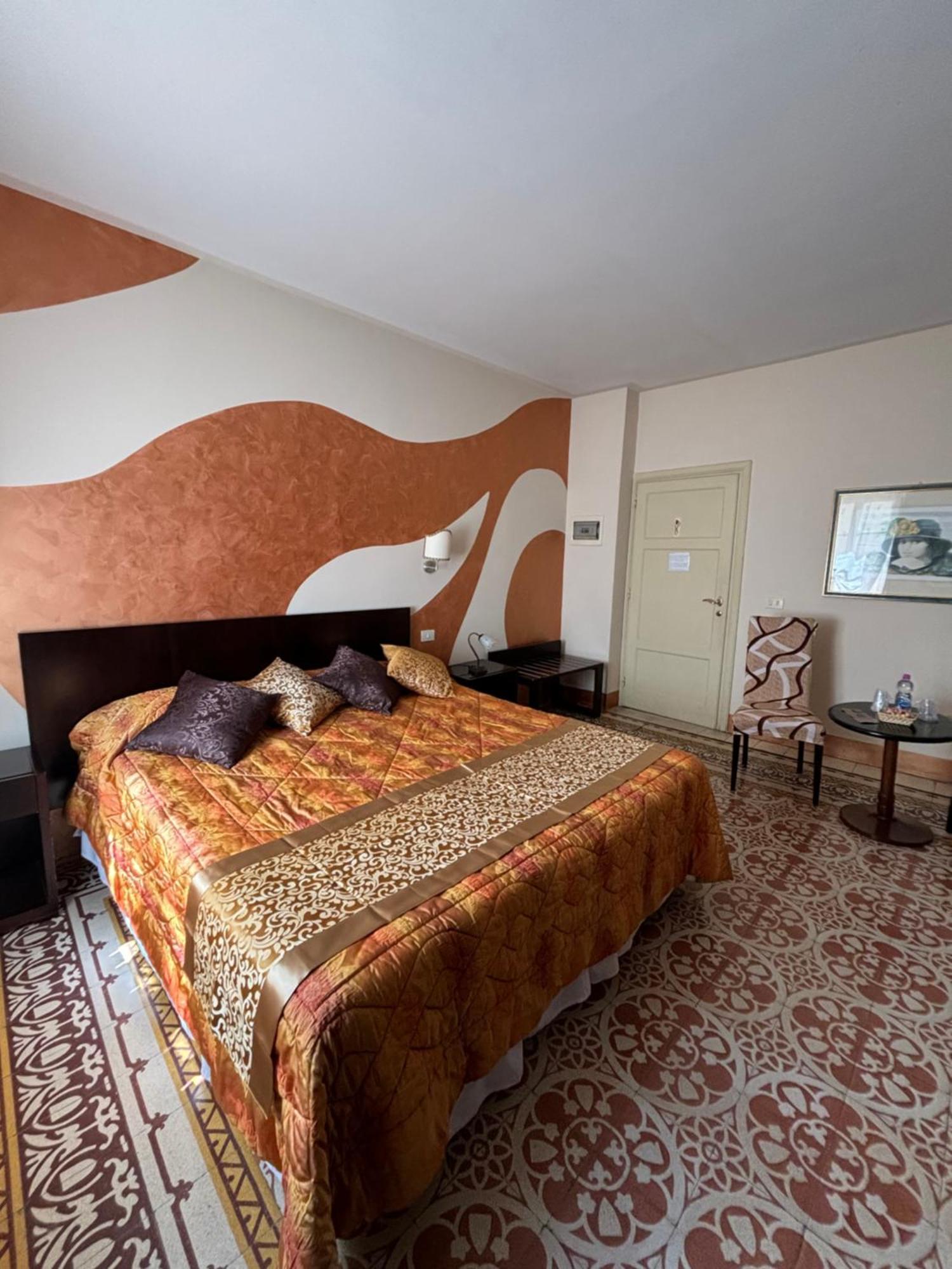 Antica Residenza Santa Chiara -City Center Lucca Kültér fotó