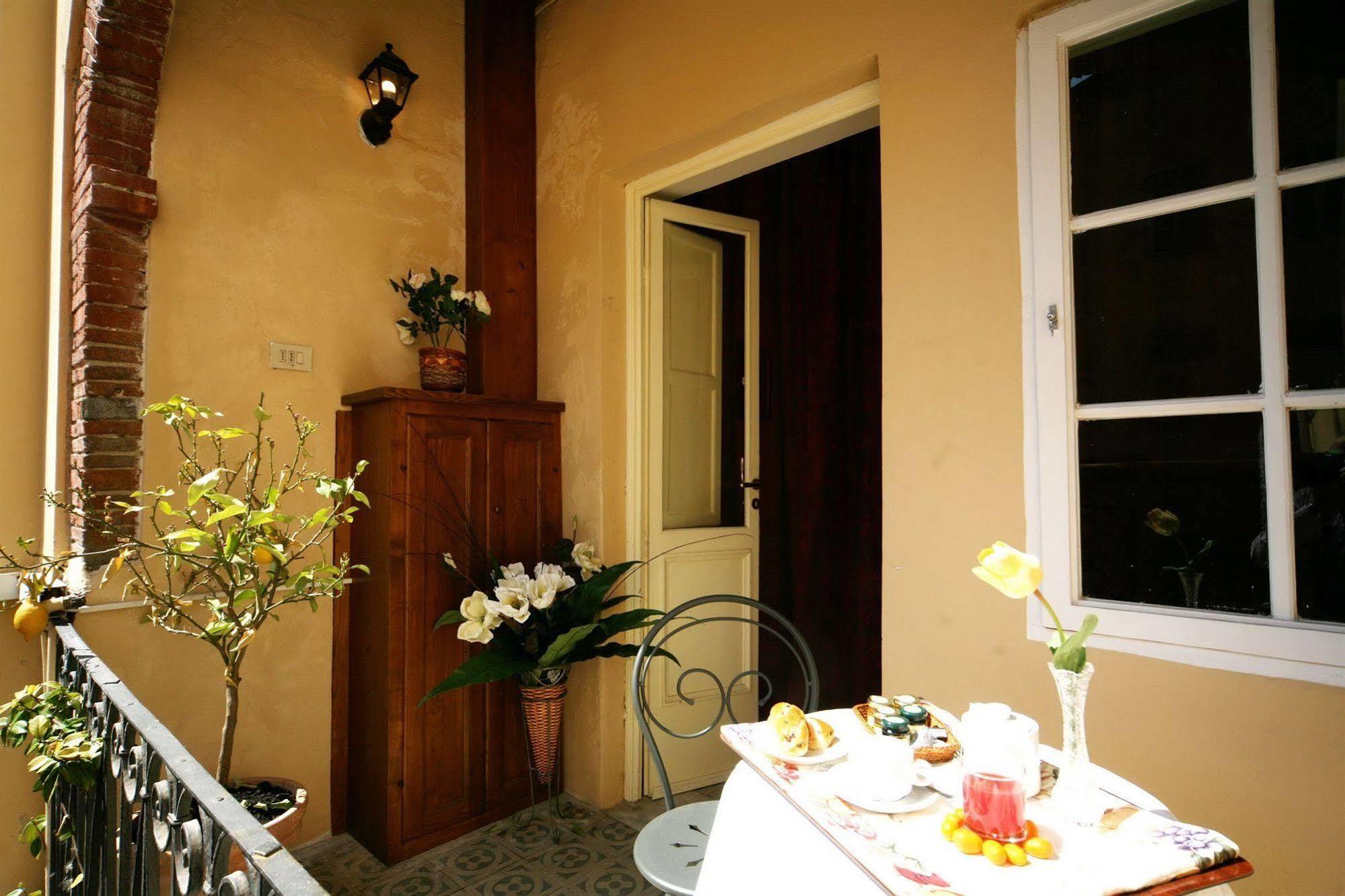 Antica Residenza Santa Chiara -City Center Lucca Kültér fotó